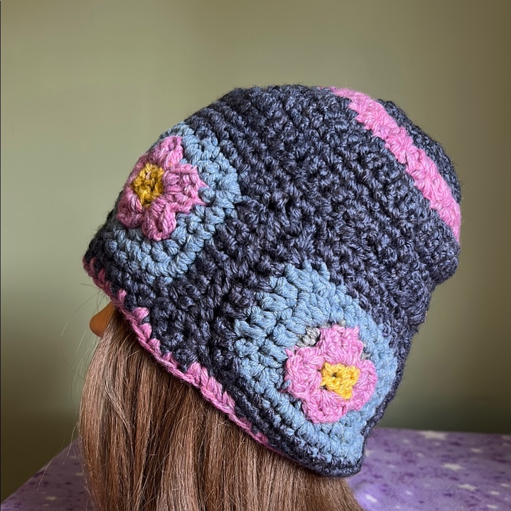 Crochet flowers beanie medium soft comfortable wool yarn new